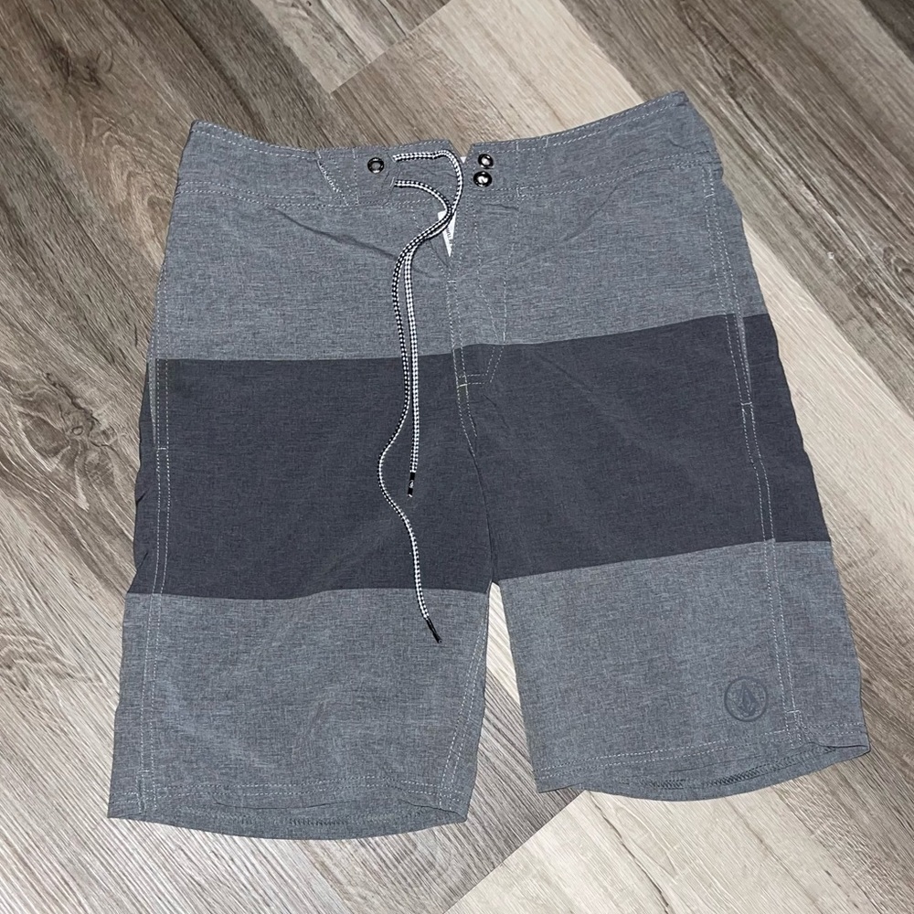 Mens Swim Trunks, size 28, Volcom